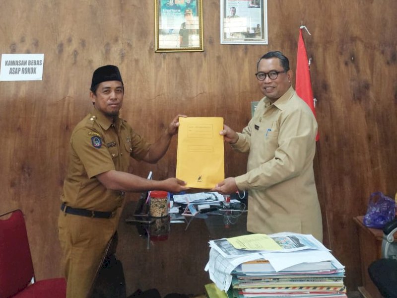 Fasilitasi Warga, Kadis Dukcapil Lutra Puji Kades Muktijaya