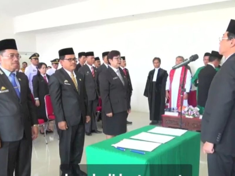 Pelantikan Pejabat Pemkat Torut yang dipimpin Bupati Frederik Victor Palimbong. 