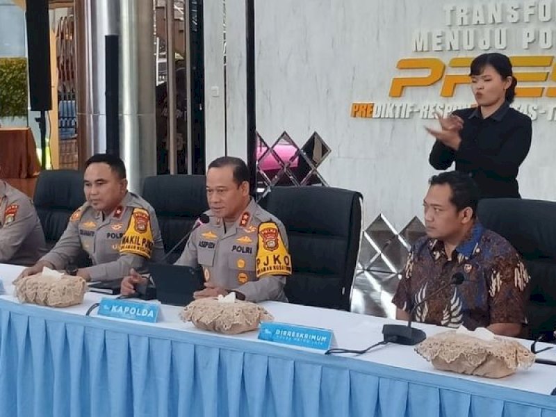 Polda Metro Jaya menetapkan tersangka kasus tudingan ijazah palsu Jokowi. (int) 