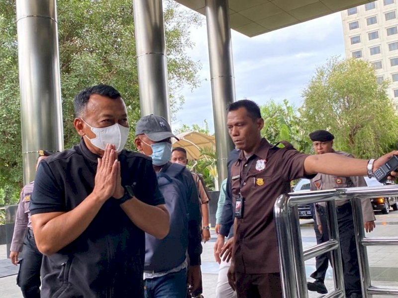 Bupati&nbsp;Ponorogo&nbsp;Sugiri Sancoko tiba di Gedung KPK. 