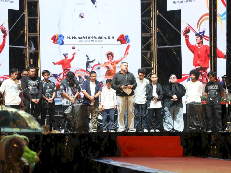 Malam puncak HUT Kota Makassar di Lapangan Karebosi. 