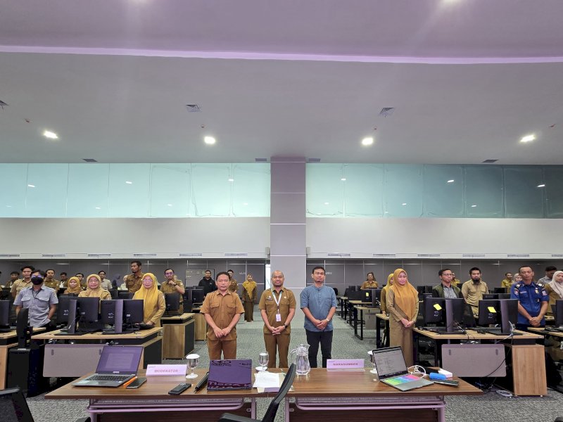 Bimtek Penyusunan Arsitektur dan Peta Rencana Pemerintah Digital yang berlangsung di Gedung Makassar Government Center. 