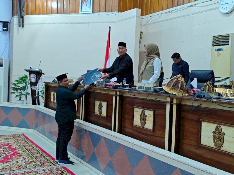 Penyerahan Laporan Hasil Reses seluruh anggota DPRD yang telah turun langsung menyapa konstituen. 