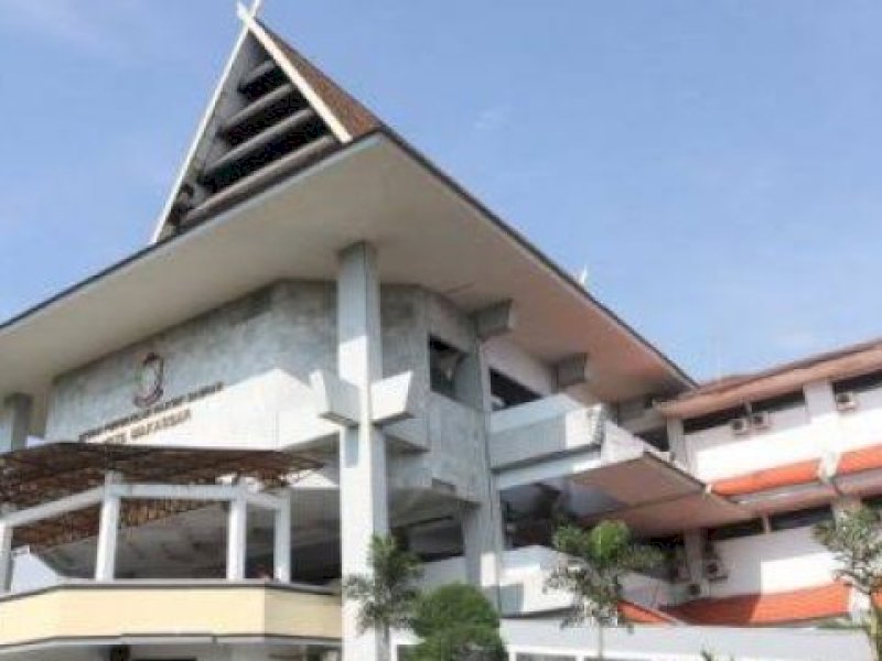 DPRD Makassar Tegas Tolak Konser HONNE, Soroti Isu LGBT