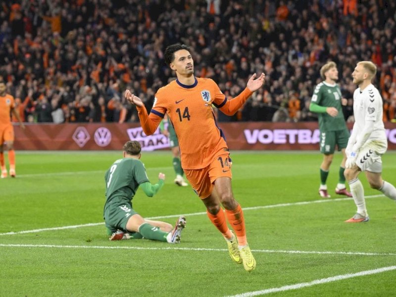 Pemain Belanda merayakan gol ke gawang Lithuania. (int) 
