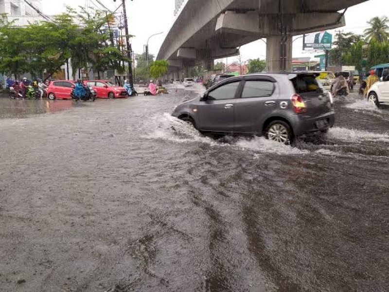 Bencana banjir yang melanda Makassar tahun lalu. 