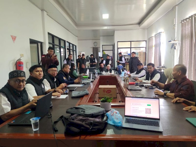 Rapat bersama Tim Timpora Lutra sebelum menggelar operasi gabungan. 
