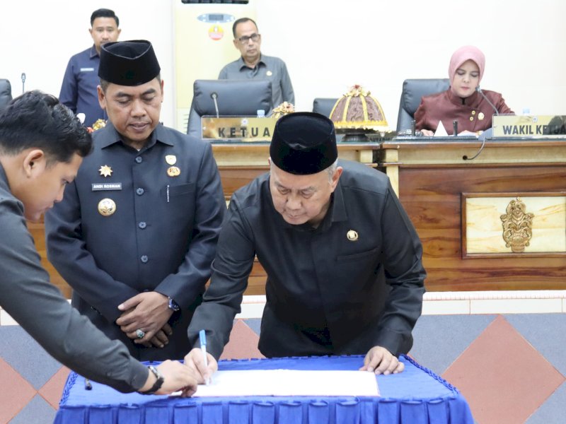 Rapat paripurna di Ruang paripurna Gedung DPRD Wajo, Sengkang. 
