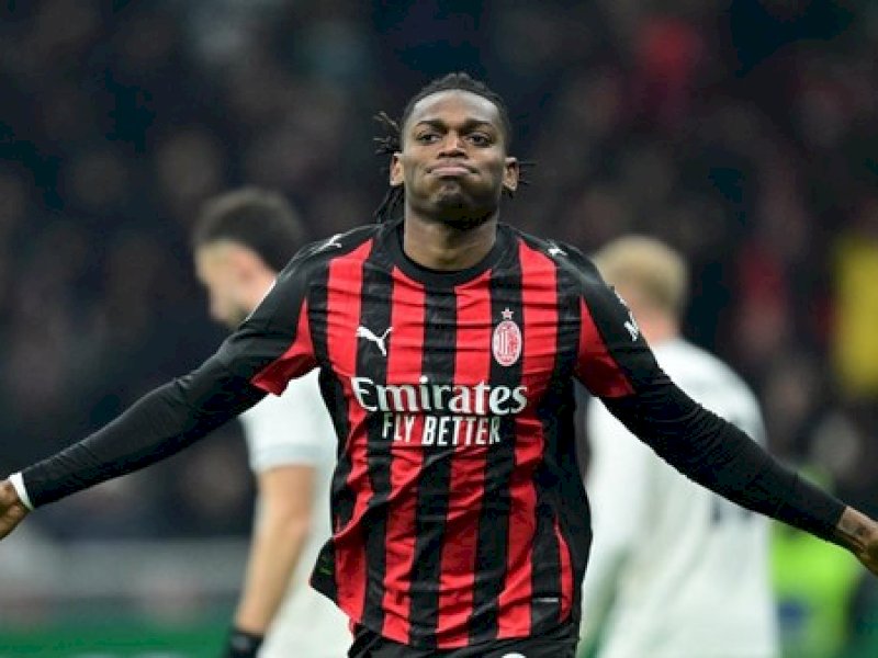 Rafael Leao melakukan selebrasi usai menjebol gawang Lazio. (int) 