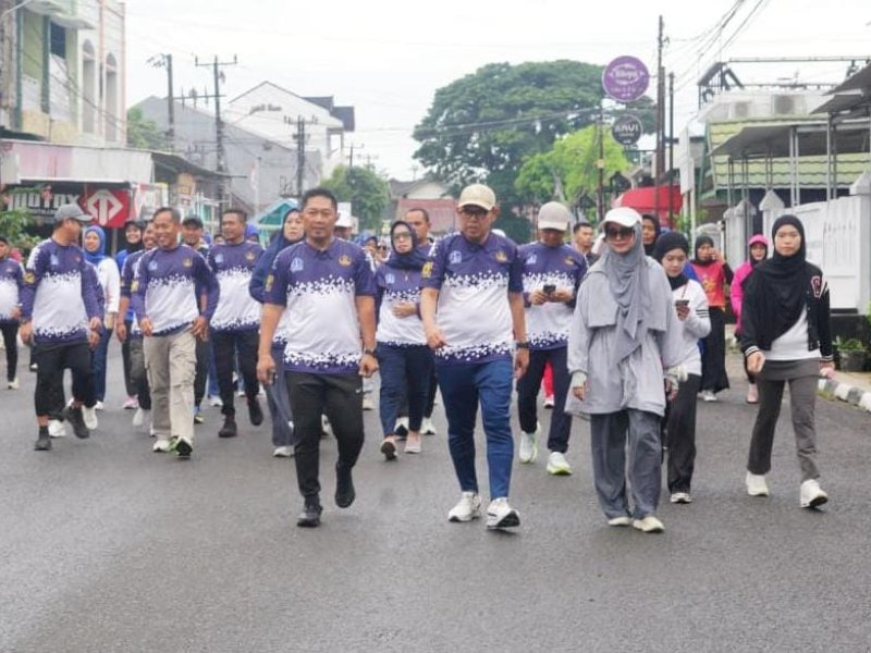 Gerak Jalan Santai dalam rangka Hari Ulang Tahun ke-54 Korpri. 