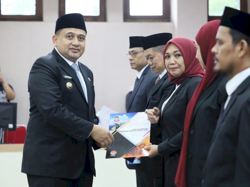 Wali Kota Makassar Munafri Arifuddin melantik 14 pejabat di lingkungan Inspektorat. 