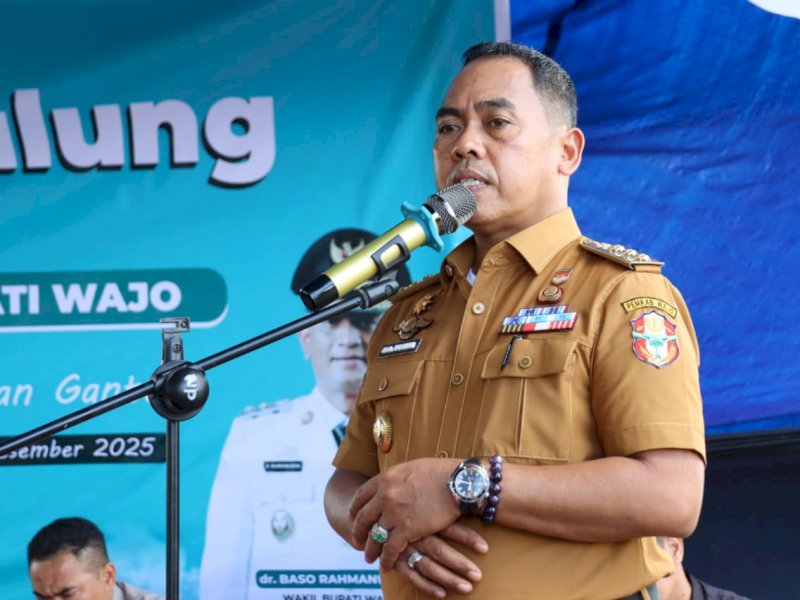 Bupati Wajo Andi Rosman memberi sambutan di acara Manre Sipulung. 