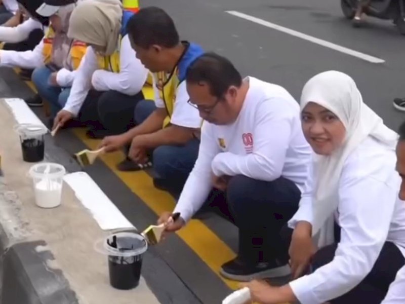 Zuhaelsi Zubir Puji Sinergitas Saat Pengecatan Kerb Ruas Jalan Nasional Sultan Alauddin