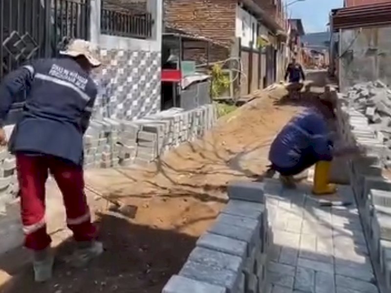 Beri Kenyamanan ke Warga, Dinas PU Makassar Lakukan Pemasangan Paving Blok di Toddopuli