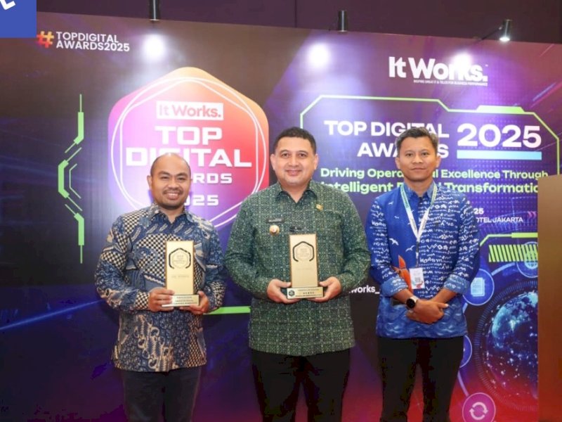 Wali Kota Munafri Arifuddin meraih apresiasi bergengsi di tingkat nasional dari IT Works kategori Golden Trophy Top Digital Awards 2025.