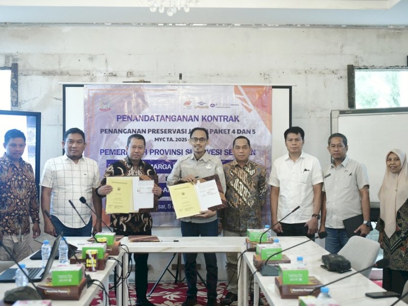 Penandartanganan kontrak preservasi jalan paket IV dan V. 
