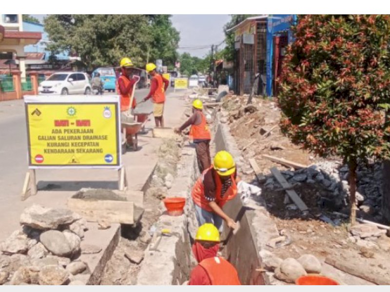 Pemkot Makassar Kerahkan Personel Pastikan Drainase Optimal untuk Antisipasi Banjir