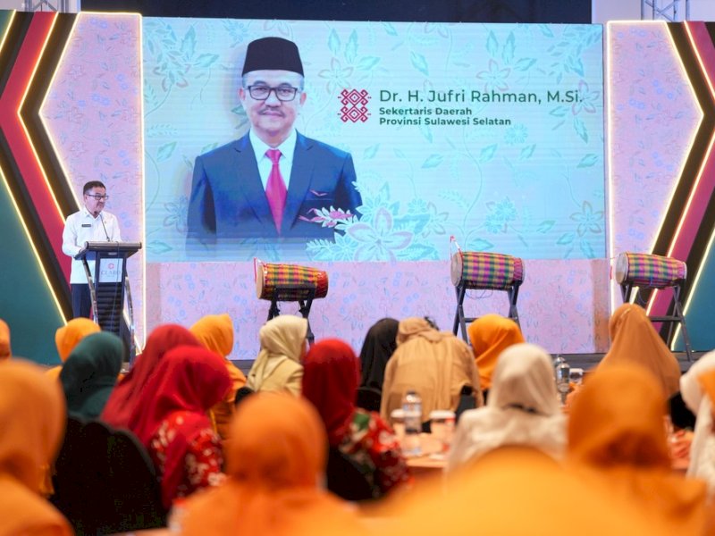 Sekretaris Daerah Sulawesi Selatan, Jufri Rahman, menghadiri puncak acara Hari Ulang Tahun ke-26 Dharma Wanita Persatuan (DWP). 