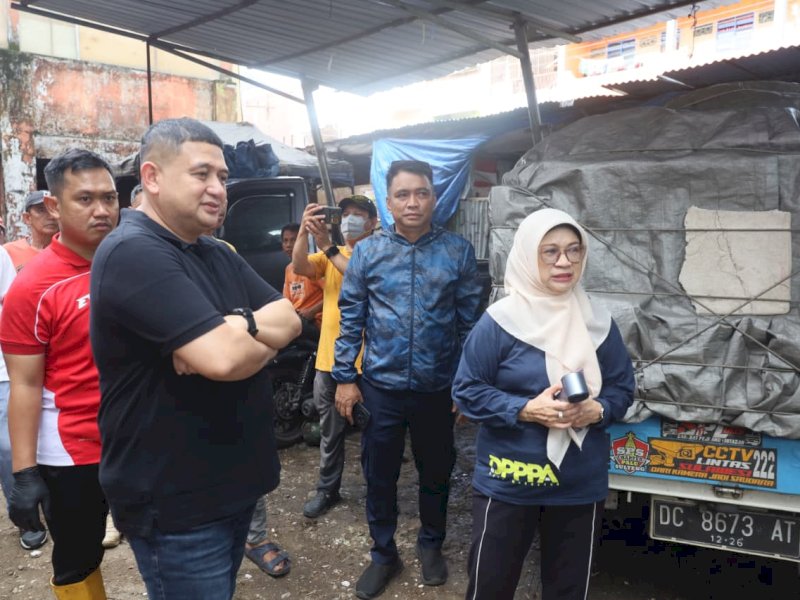 Wali Kota Makassar Munafri Arifuddin, memimpin Jumat Bersih di area Kanal Pasar Terong. 