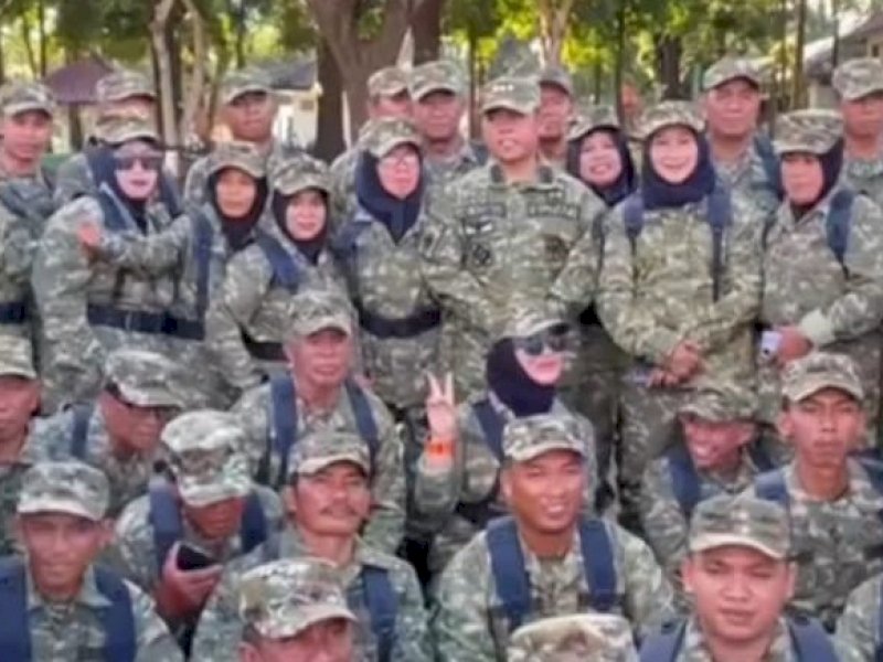 Bupati Wajo Andi Rosman bersama kepala desa se-Wajo. 