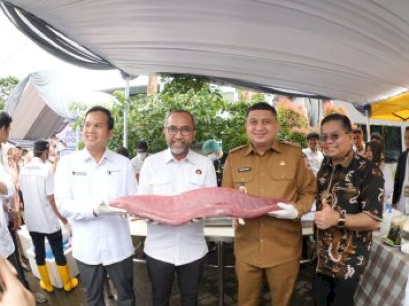 Wali Kota Makassar Munafri Arifuddin melepas ekspor perdana komoditas gurita (octopus) ke pasar Jepang. 