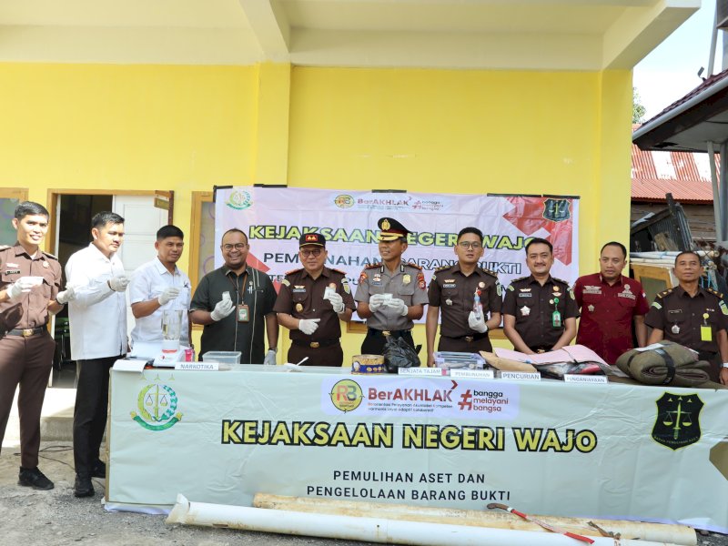 Kejaksaan Negeri Wajo (Kejari), Sulsel melakukan pemusnahan barang bukti dan barang rampasan hasil kejahatan. 
