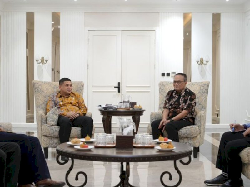 Wali Kota Makassar, Munafri Arifuddin menerima Ketua Badan Pembina Yayasan Olahraga Sulawesi Selatan (YOSS), Andi Ilhamsyah Mattalatta. 
