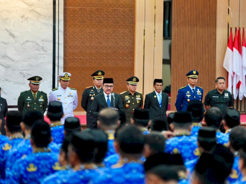 Sekretaris Daerah Provinsi Sulawesi Selatan Jufri Rahman, bertindak selaku Inspektur Upacara pada Peringatan Hari Bela Negara ke-77 di Ruang Pola Kantor Gubernur Sulsel. 