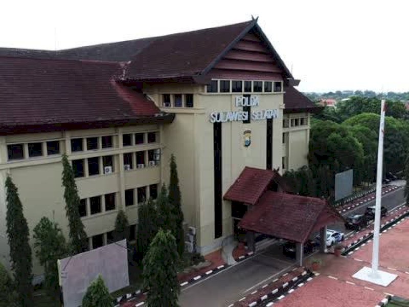 Mapolda Sulsel, Jalan Perintis Kemerdekaan, Kota Makassar. 