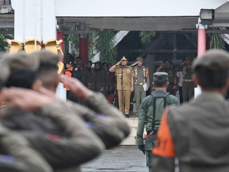 Gubernur Sulawesi Selatan Andi Sudirman Sulaiman tampil sebagai inspektur upacara dalam rangka Hari Jadi ke-59 Polisi Kehutanan. 