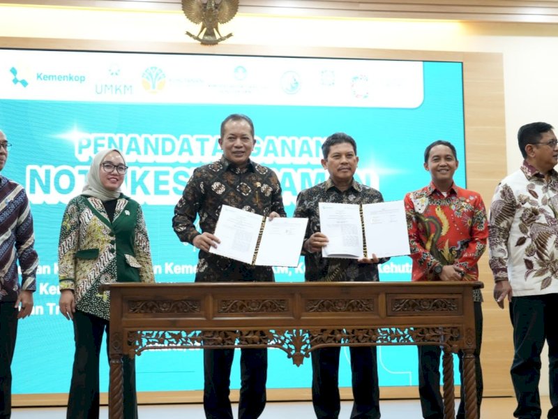 BPJS Kesehatan bersama Kementerian Koperasi Republik Indonesia resmi 
menandatangani Nota Kesepahaman tentang Penyelenggaraan Program JKN di bidang koperasi.