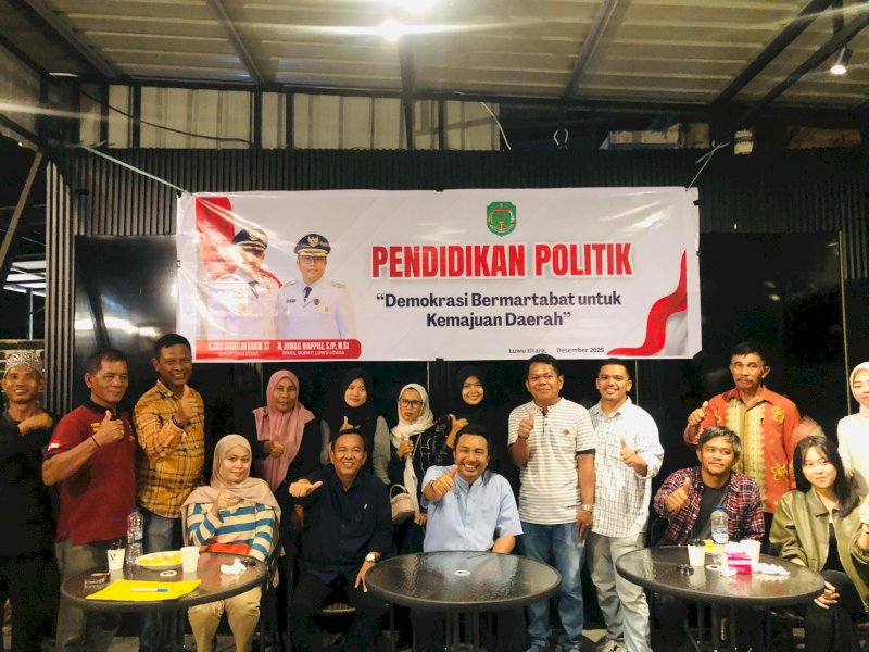 Bupati Andi Abdullah Rahim saat menghadiri kegiatan Dialog Pendidikan Politik di Cafe Vertea Tamsis. 