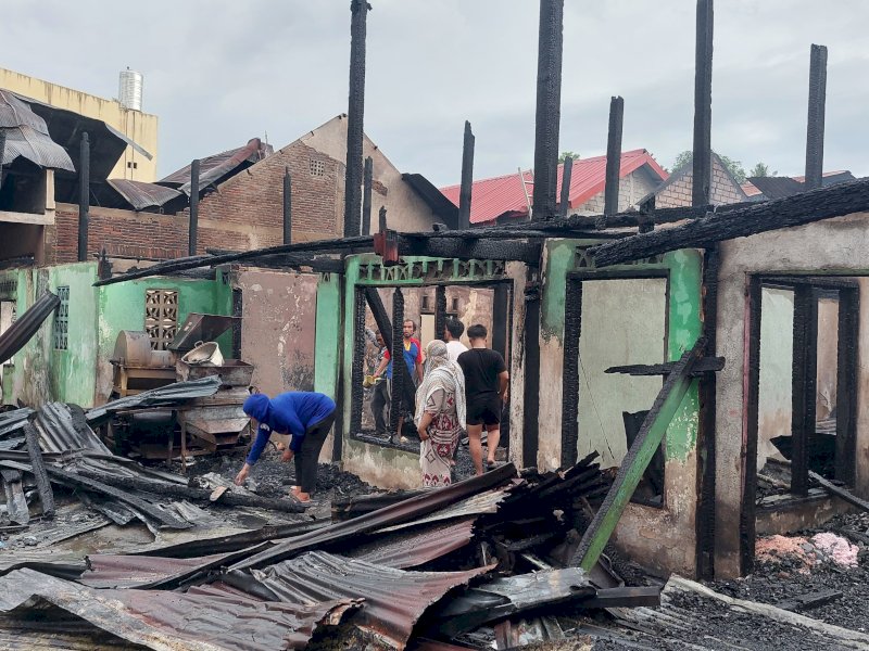 Rumah warga yang dilanda kebakaran di Desa Mattaropuli, Bone. 