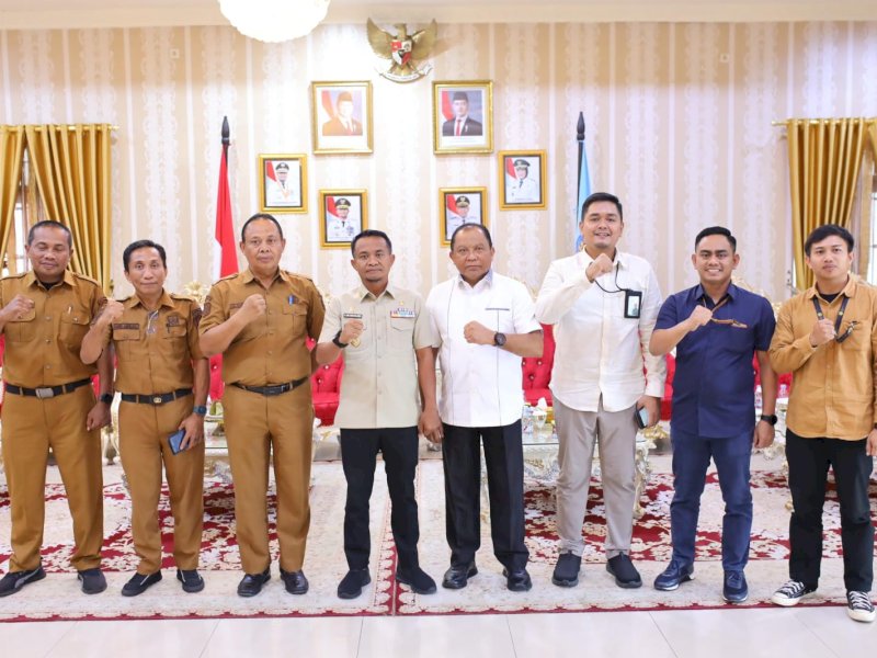 Bupati Bone Andi Asman Sulaiman menerima tim manajemen PT AAS Gemilang Mandiri di Rumah Jabatan (Rujab). 