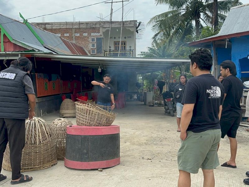 Polisi Bakar Arena Judi Sabung Ayam di Kalola Wajo