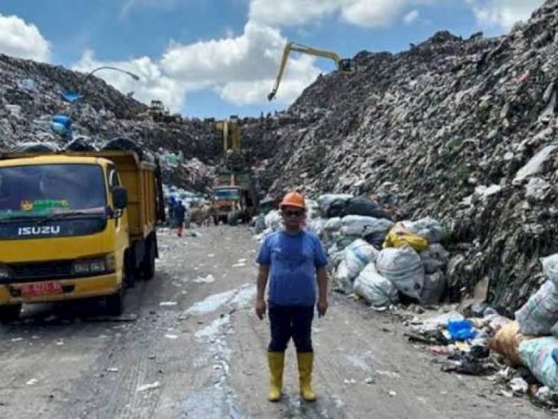 TPA Tamangapa Makassar yang sudah mengalami overload. 