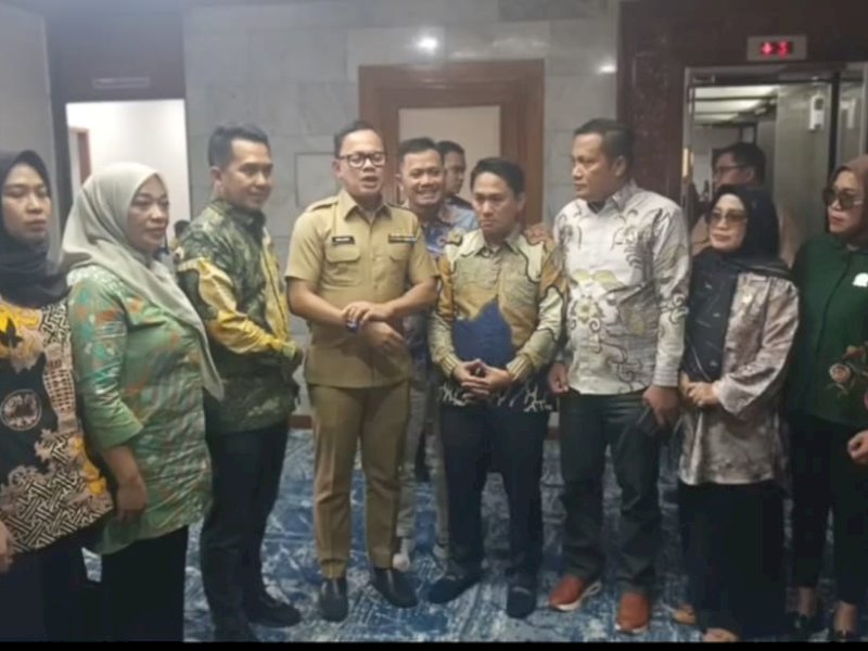Wamendgri Arya Bima bersama Bupati Lutra Andi Abdullah Rahim. 