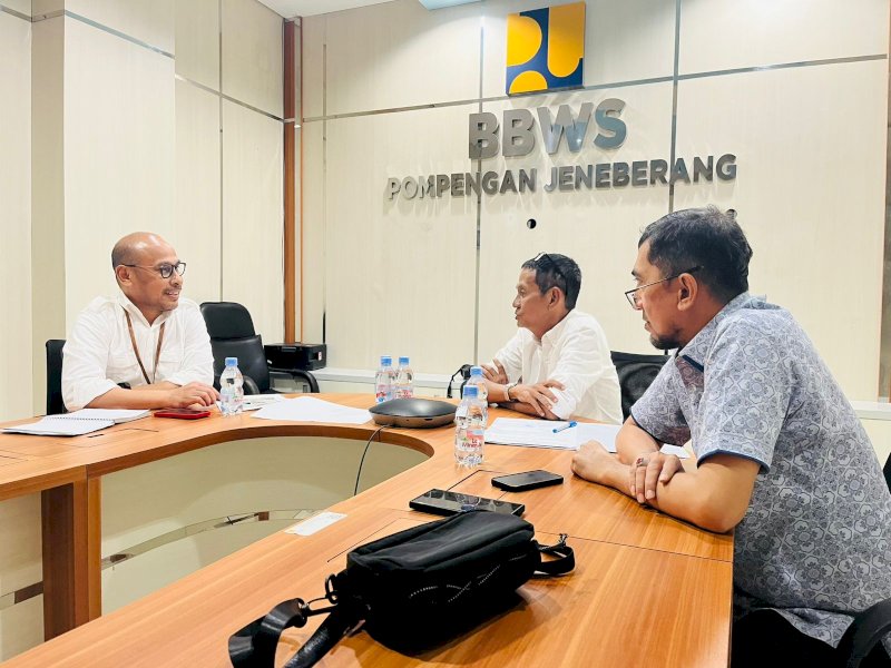 Ketua Komisi III DPRD Wajo, Andi Bayuni Marzuki, bersama anggota Komisi III, Taqwa Gaffar, bertemu pihak BBWS Pompengan&ndash;Jeneberang di Kota Makassar. 
