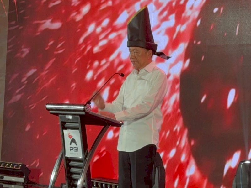 Joko Widodo memberi pengarahan di Rakernas PSI di Makassar. 