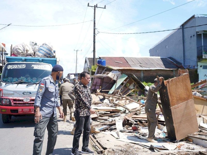 Penertiban PKL di Poros Asrama Haji Sudiang. 
