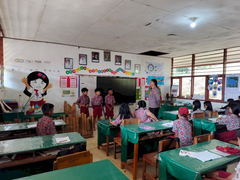 Polsek Sesean Polres Toraja Utara kembali menggelar program &ldquo;Police Goes To School&rdquo; dengan mengunjungi SDN 5 Sesean Suloara. 