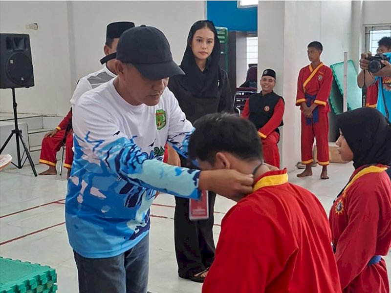 Dukung Eksistensi Olahraga Bela Diri, Kadisporapar Lutra Buka UKT Tapak Suci