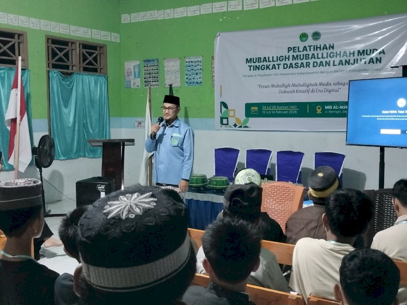 Sekum BKPRMI) Kabupaten Luwu Utara, Lukman Hamarong, menjadi narasumber Pelatihan Muballigh(ah) Muda yang dilaksanakan DDI Masamba. 