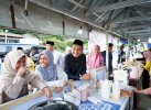 Momen Bupati Andi Rahim Borong Takjil di Pusat Kuliner Sabbang