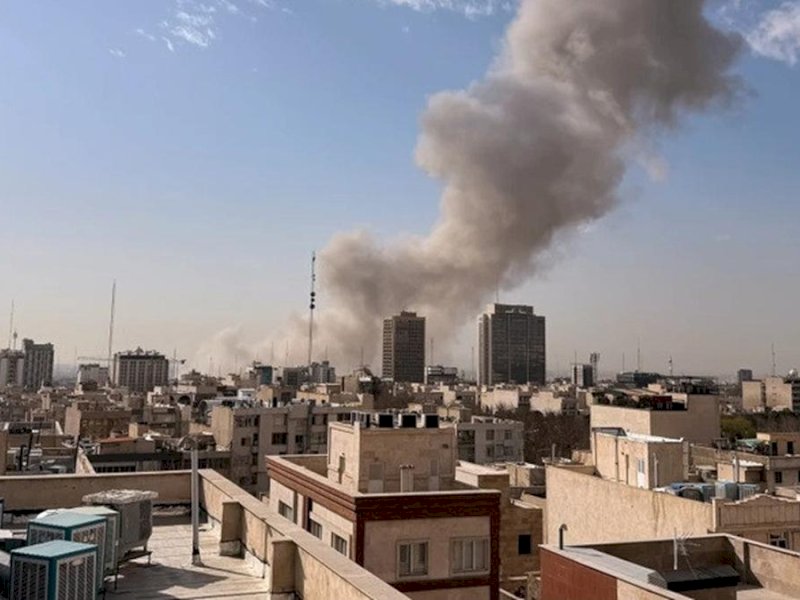 Trump Umumkan Serangan Besar-besaran ke Iran, Minta Militer Teheran Menyerah 