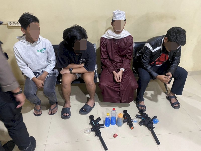 4 pemuda yang diamankan Polres Bone. 