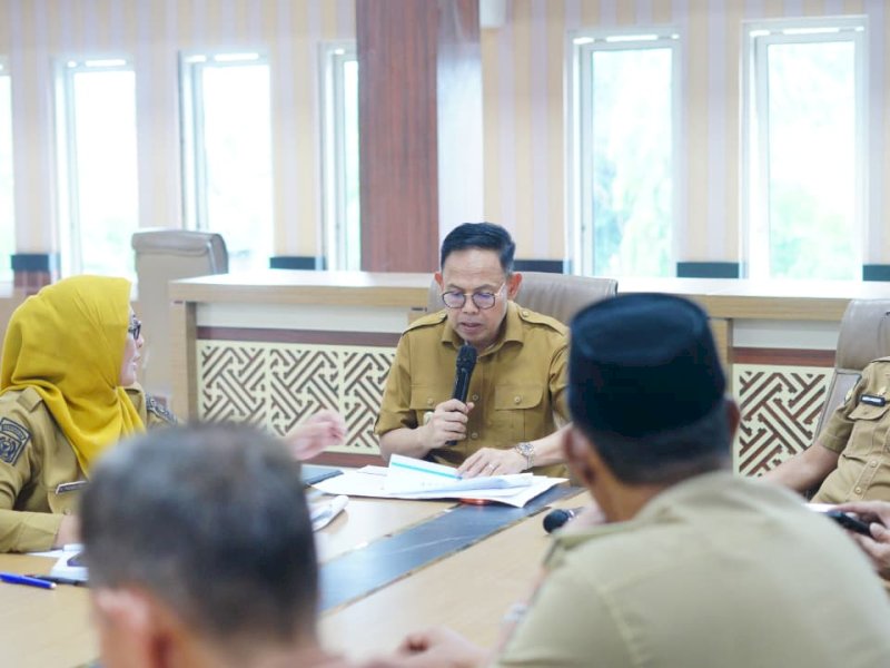 Wakil Bupati Bone Andi Akmal Pasluddin, memimpin rapat teknis Tim Pengendalian Inflasi Daerah (TPID) di Kantor Bupati Bone. 