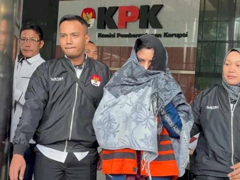 Bupati Pekalongan Fadia Arafiq saat diamankan KPK. (int) 