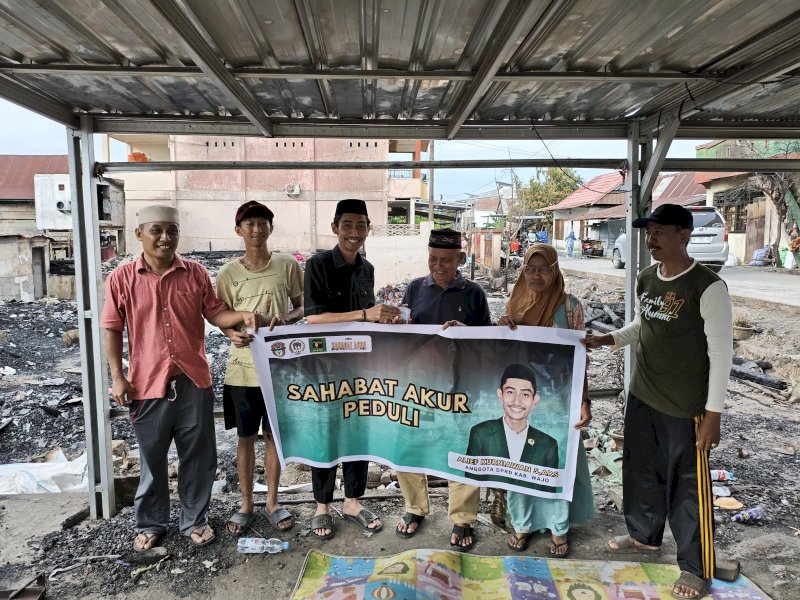 Sahabat Akur Salurkan Bantuan untuk Korban Kebakaran di Pammana Wajo