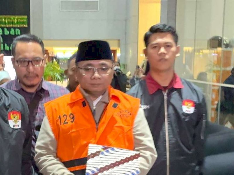 Usai Diperiksa 6 Jam, KPK Tahan Eks Menag Yaqut Cholil